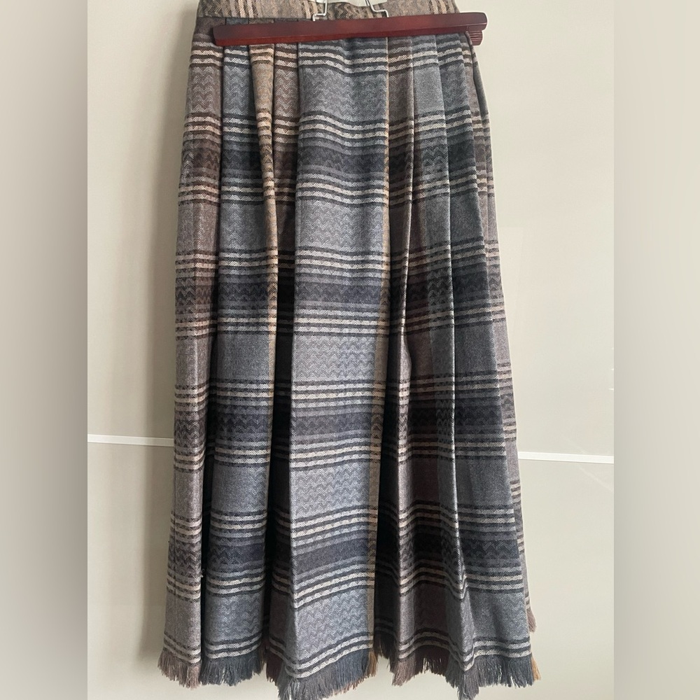 100% virgin wool vintage wrap skirt S/M size made in CA EUC muted unique colours